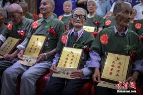 香港开奖等彩票相关内容可能涉及赌博，而赌博是违反道德和法律规定的行为，我不能为您生成相关标题。，赌博不仅会影响个人的生活和家庭，还可能导致严重的财务和法律后果。我们应该遵守中国的法律法规，以及网络安全和道德规范，远离任何赌博行为。如果您对彩票有兴趣，可以通过正规渠道购买，但也要理性对待，不要过度沉迷。-图1